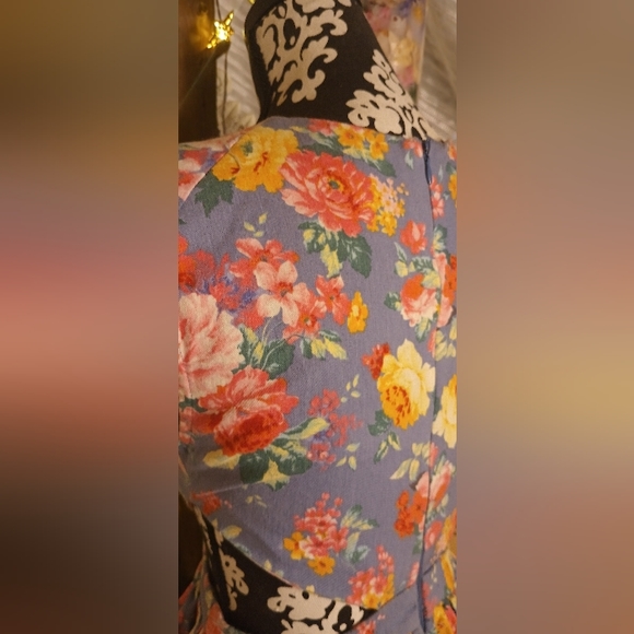 Ariana Grande "Love Culture" Floral Dress - Picture 2 of 6